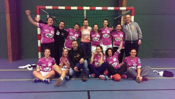 Les seniors filles 1, avec de gauche à droite et de haut en bas, Stéphanie Jacob, Cassandre Le Hir, Typhaine Mazeas, Anne-Laure Hemidy, Orlane Coeur, Audrey Pann, Manon Rebut, Thierry Beghin (coach), Coralie Le Bellec, Laetitia Coeur, Yves Coeur (coach), Marianne Carton, Solenn Madec, Marie-Anne Pann
