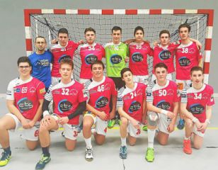 Les moins de 18 ans gars après leur match. Debout : Rémi Le Grand (Coach), Landry Goascoz, Hugo Cosquer, Thomas Stéphan, Thomas Pointon, Alexandre Liber, Valentin Baudrillard. Accroupis : Maxime Berthelot, Clément Le Men, Martial Kervern, Florian Benabida, Lucas Bernard, Julien Gillet. Absent : Gwendal Hébert (Coach) et Tudal Lebreton