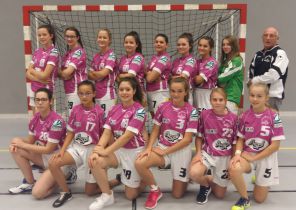 Les filles de moins de 15 ans avant leur victoire, 18 à 12, contre le Cap-Sizun : debout (de gauche à droite), Emma Tallec, Maïwenn Boeffard, Prisca Paleczny, Laura Damour, Jeanne Barré, Solenn Le Lay, Pauline Goasmat, Laure Tardivel, Léo Liber (coach) ; accroupies (de gauche à droite), Amélie Sueur, Fanny Dilosquet, Judith Marc‘hic, Loann Mévellec, Camille Corbel et Caitlenn Briand.